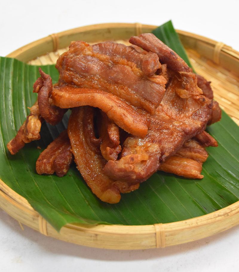 ナムプラー味の豚バラ肉日干し揚げ（ムーサームチャン・トート・ナムプラー・デートディアオ）