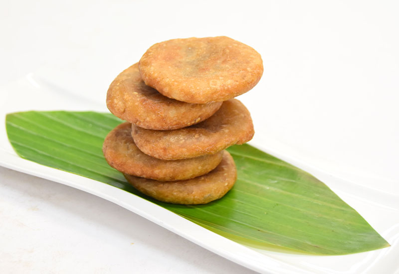 バナナのゴマ揚げ菓子（カノム・クルアイ・トート・ガー）