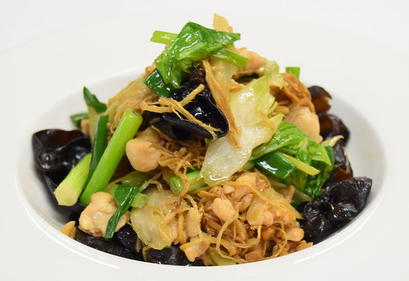 鶏肉と揚げショウガの炒めもの（パット・キン・トート・ガイ）